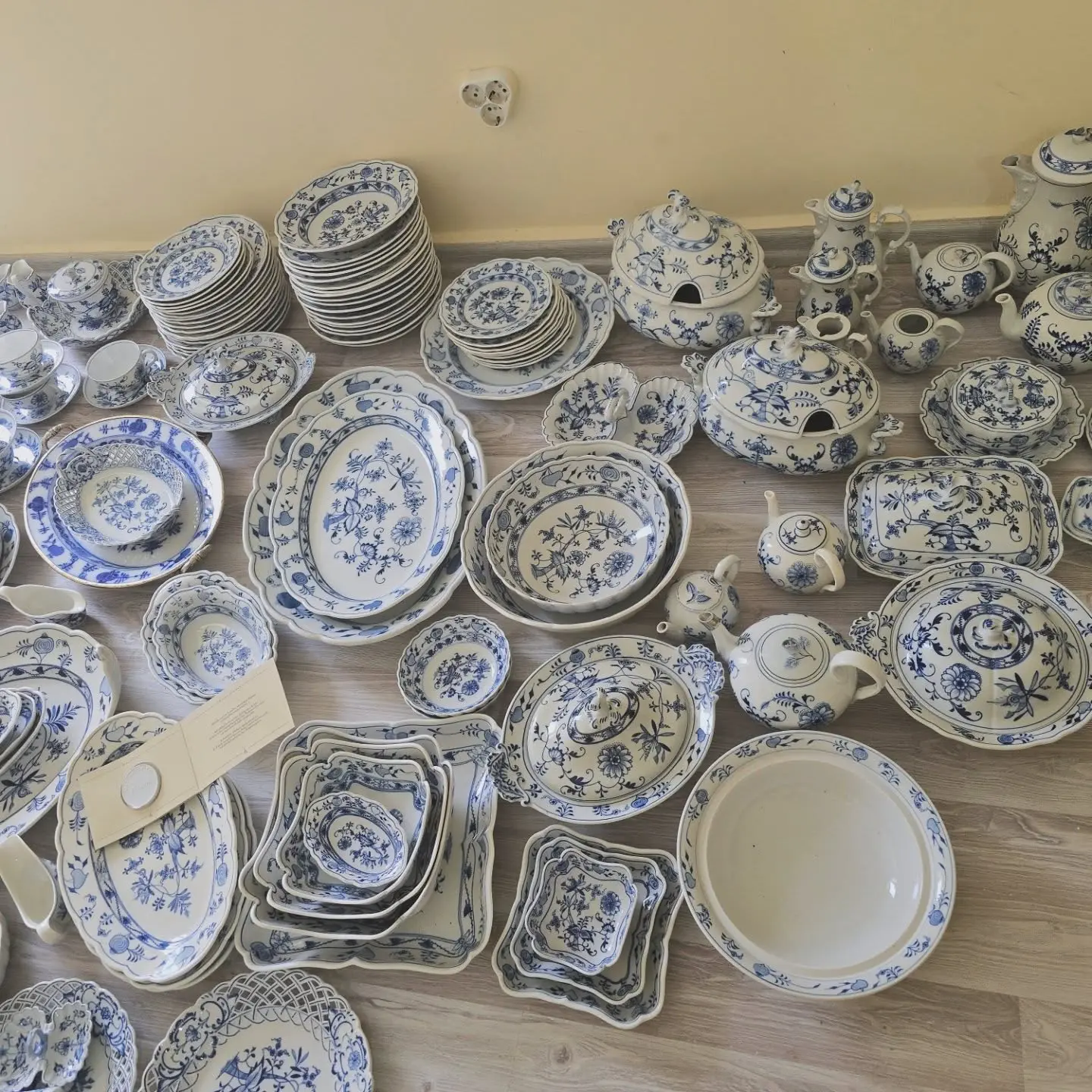 En şık antika yemek takımları